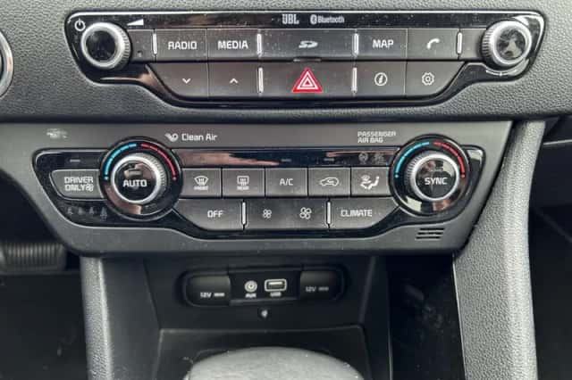 Kia Niro (2016) thumbnail 4