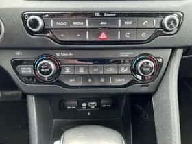 Kia Niro (2016) thumbnail 4
