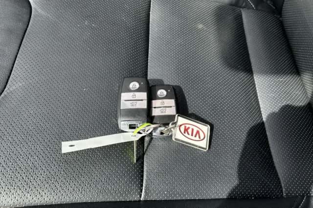 Kia Niro (2016) thumbnail 5