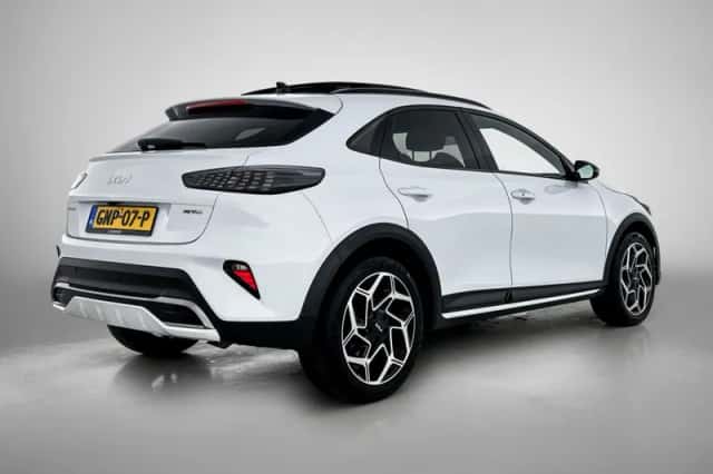 Kia XCeed (2024) thumbnail 2