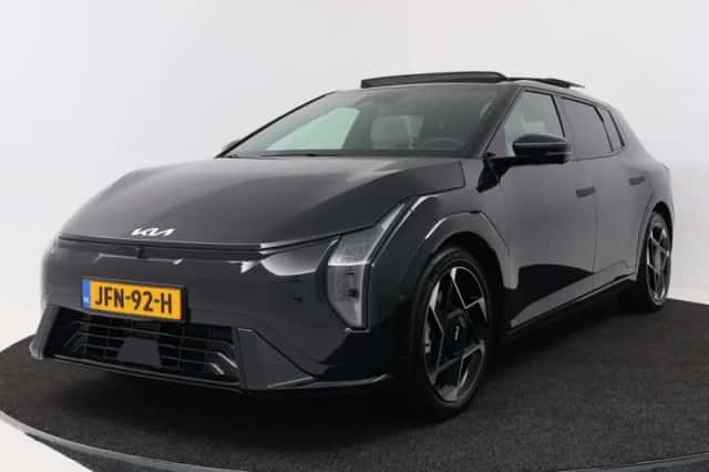 Kia EV4 (2025) thumbnail 1