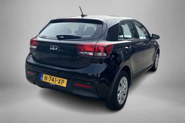 Kia Rio (2022) thumbnail 2