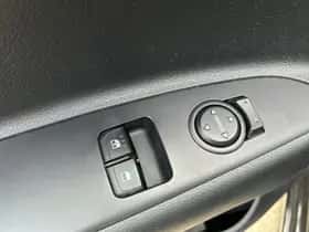 Kia Rio (2022) thumbnail 19