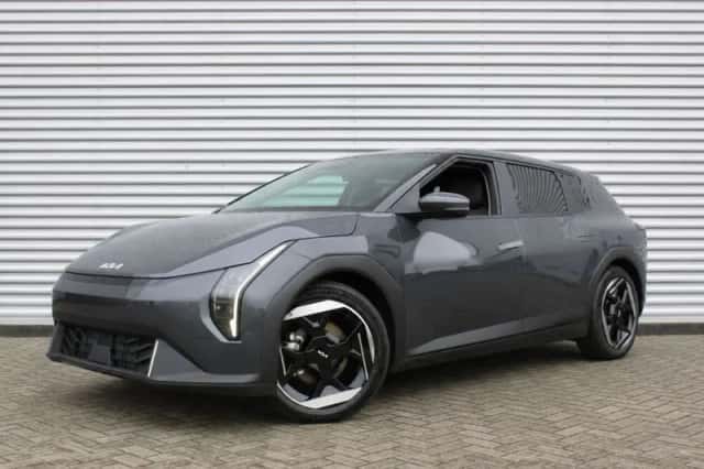 Kia EV4 (2026) thumbnail 1