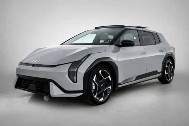 Kia EV4 (2026) thumbnail 1