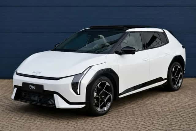 Kia EV4 (2026) thumbnail 1