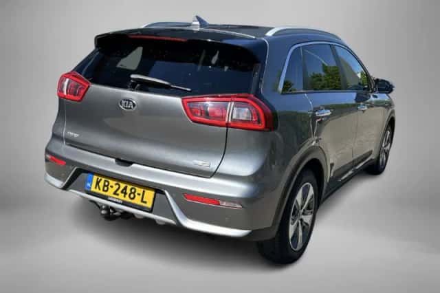 Kia Niro (2016) thumbnail 2