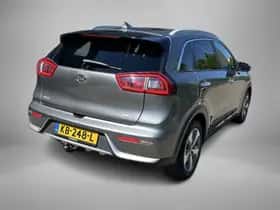 Kia Niro (2016) thumbnail 2
