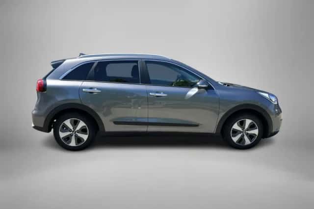 Kia Niro (2016) thumbnail 3