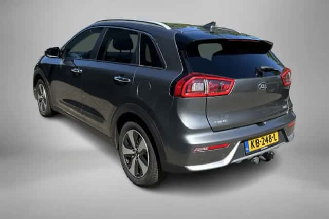 Kia Niro (2016) thumbnail 4