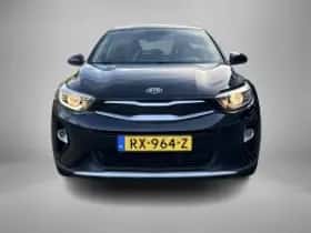 Kia Stonic (2018) thumbnail 5