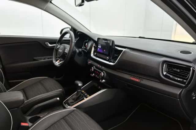 Kia Stonic (2024) thumbnail 6