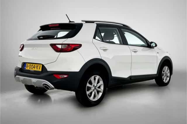 Kia Stonic (2022) thumbnail 2