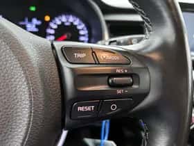Kia Stonic (2018) thumbnail 14