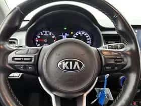 Kia Stonic (2018) thumbnail 17