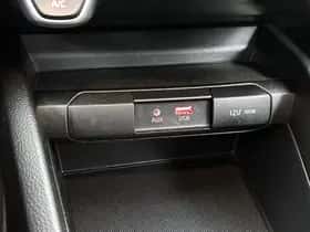 Kia Stonic (2018) thumbnail 24