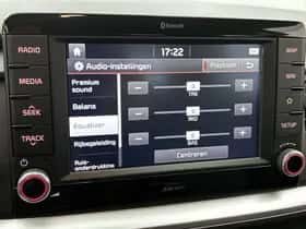 Kia Stonic (2018) thumbnail 26