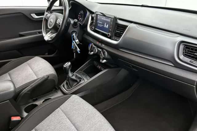 Kia Stonic (2018) thumbnail 6