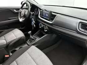 Kia Stonic (2018) thumbnail 6