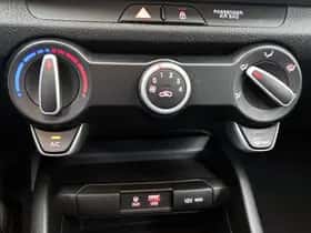 Kia Stonic (2018) thumbnail 9