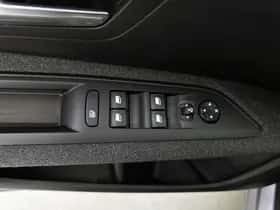 Peugeot 3008 (2019) thumbnail 21