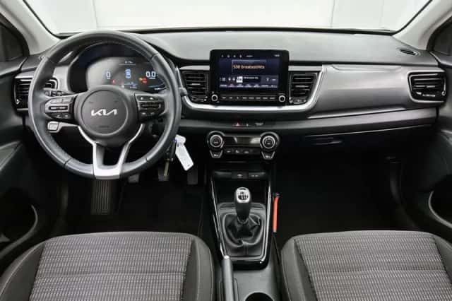 Kia Stonic (2025) thumbnail 4