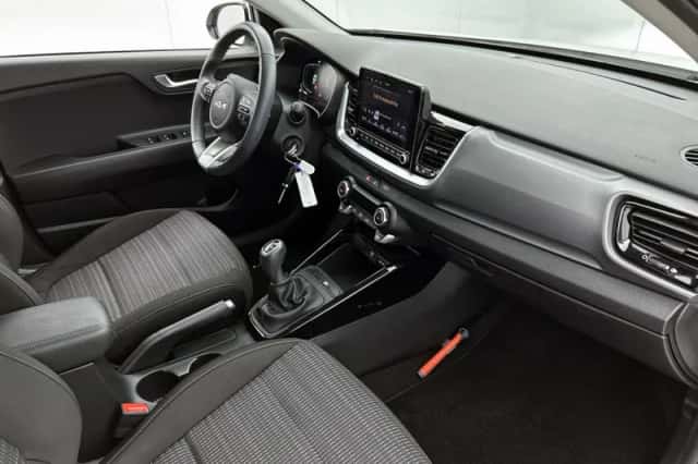 Kia Stonic (2025) thumbnail 6