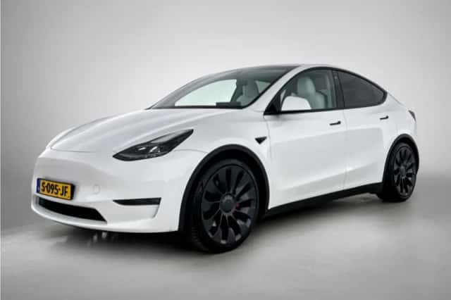 Tesla Model_Y (2023) thumbnail 1