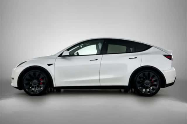 Tesla Model_Y (2023) thumbnail 3