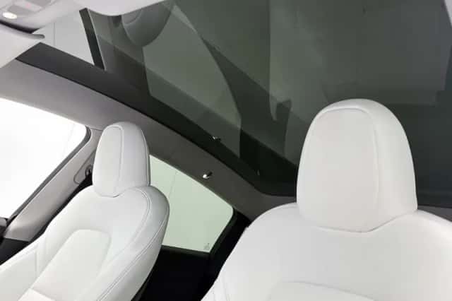 Tesla Model_Y (2023) thumbnail 4