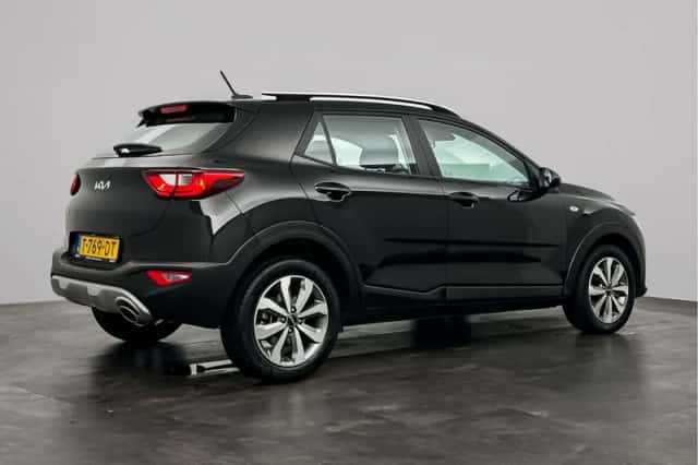 Kia Stonic (2023) thumbnail 2