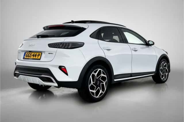 Kia XCeed (2024) thumbnail 2