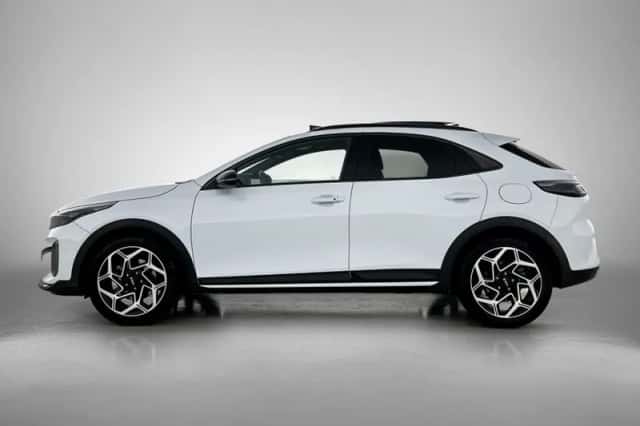 Kia XCeed (2024) thumbnail 3