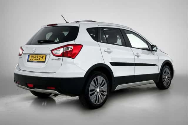 Suzuki S-Cross (2016) thumbnail 2