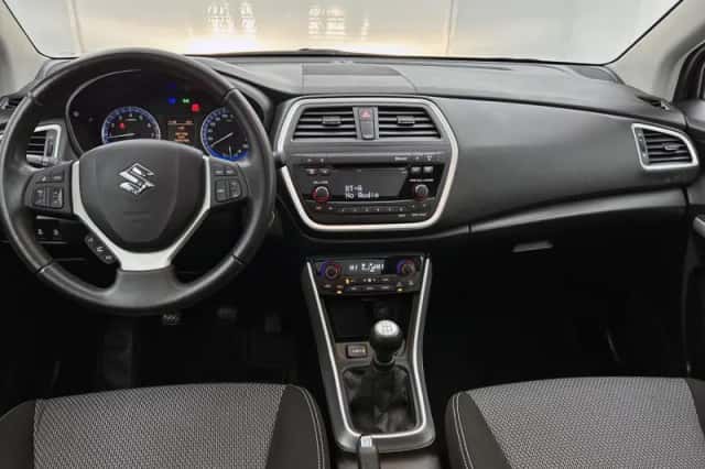 Suzuki S-Cross (2016) thumbnail 4