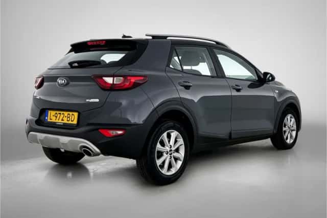 Kia Stonic (2021) thumbnail 2