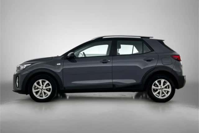 Kia Stonic (2021) thumbnail 3