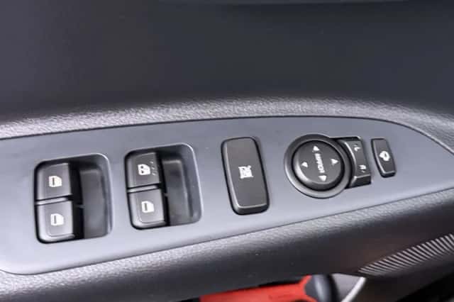 Kia Stonic (2025) thumbnail 5