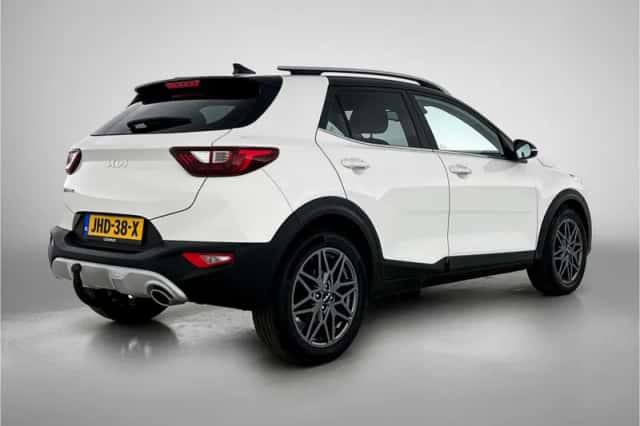 Kia Stonic (2022) thumbnail 3