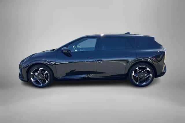 Kia EV4 (2026) thumbnail 2
