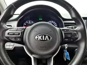 Kia Stonic (2018) thumbnail 17