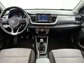 Kia Stonic (2018) thumbnail 4