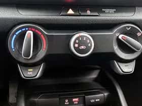 Kia Stonic (2018) thumbnail 9