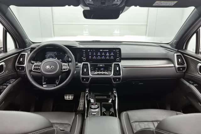 Kia Sorento (2021) thumbnail 5