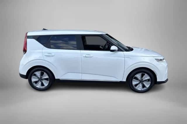 Kia Soul EV (2022) thumbnail 3
