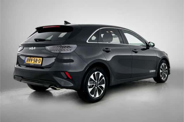 Kia Ceed (2025) thumbnail 2
