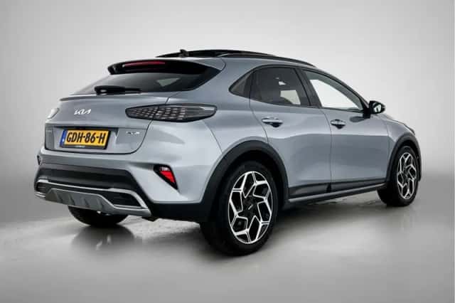 Kia XCeed (2024) thumbnail 2