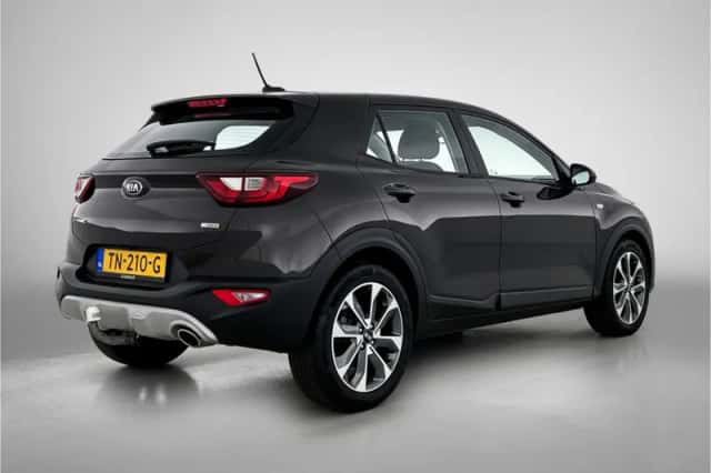 Kia Stonic (2018) thumbnail 2