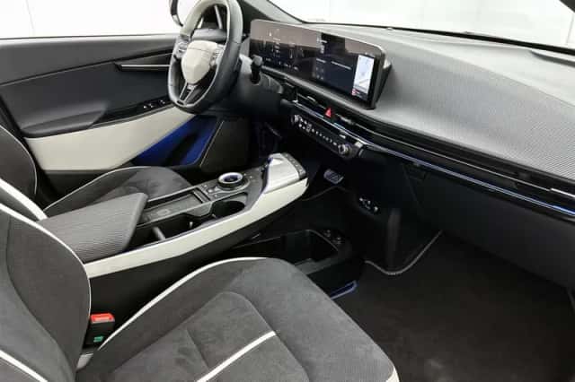 Kia EV6 (2025) thumbnail 6