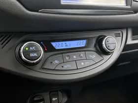 Toyota Yaris (2017) thumbnail 9